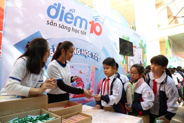 Học sinh trường Tiểu học Phương Liệt tham gia các hoạt động tại lễ phát động "Vì mái trường xanh". Ảnh: Bảo Anh