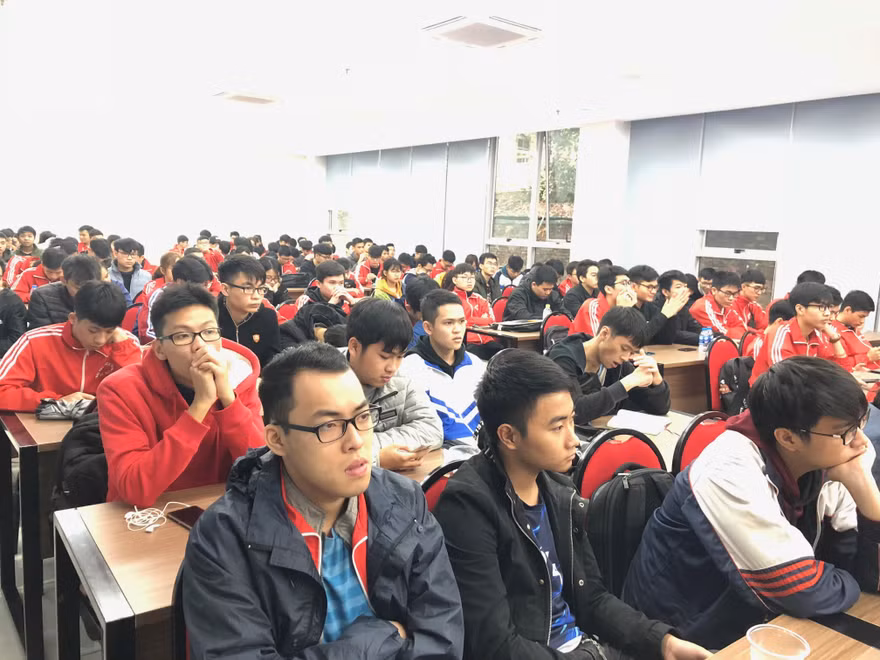 Đông đảo sinh viên tham gia Hội thảo giới thiệu về học bổng Mitsubishi học đại học tại Nhật Bản năm học 2020 - 2021 nhằm tìm kiếm cơ hội du học tại Nhật Bản