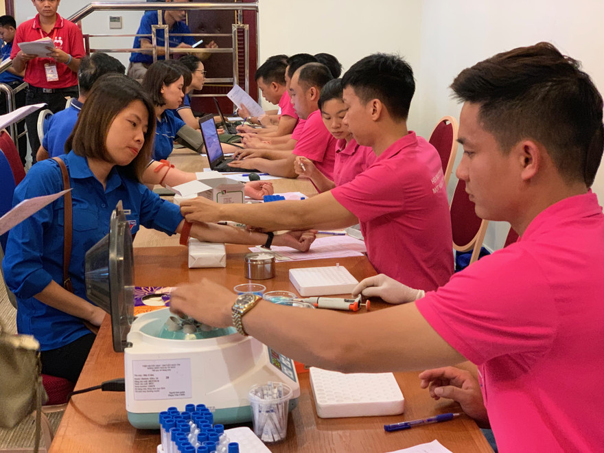Hiến máu tình nguyện là một trong những hoạt động tình nguyện nổi bật của tuổi trẻ VNPT 