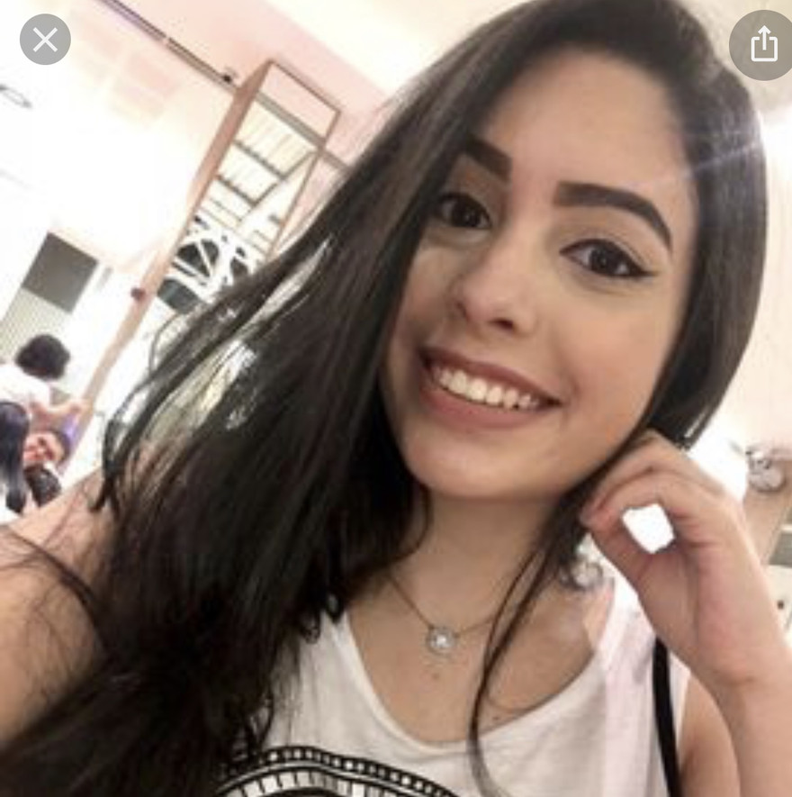 Siêu mẫu Brazil gây sốt với tuyên bố phơi nắng vùng kín giúp tăng ham muốn tình dục.