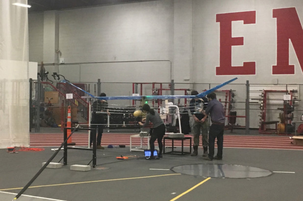 Các kỹ sư của Viện Công nghệ Massachusetts (MIT), Mỹ đã thử nghiệm thành công máy bay không người lái, không sử dụng động cơ đốt nhiên liệu hóa thạch