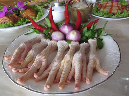 Nguy cơ đột biến gene từ chân gà vỉa hè