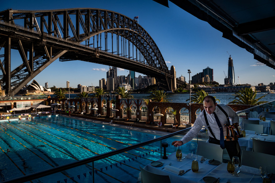 Thành phố Sydney của Australia bắt đầu nới lỏng lệnh phong tỏa.