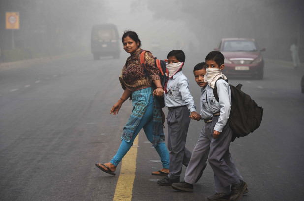 Theo nghiên cứu mới, trẻ em sống ở khu vực bị ô nhiễm nặng không chỉ mắc các chứng bệnh về tim, phổi ung thư mà còn mắc bệnh tâm thần. Ảnh minh họa.