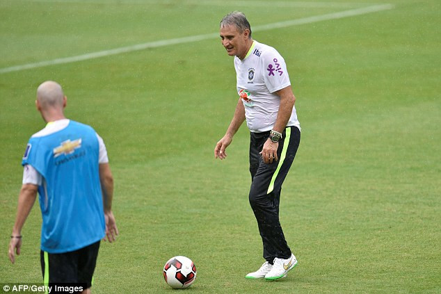 Brazil của HLV Tite tiến những bước dài trong hành trình tìm vé tới nước Nga.