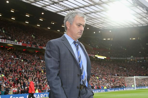 Sức ép dành cho Jose Mourinho ngày một lớn.