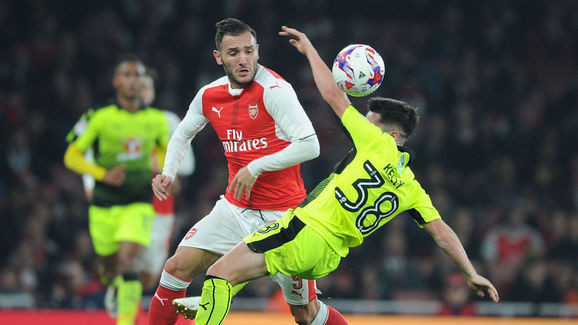 Lucas Perez dính chấn thương nặng.