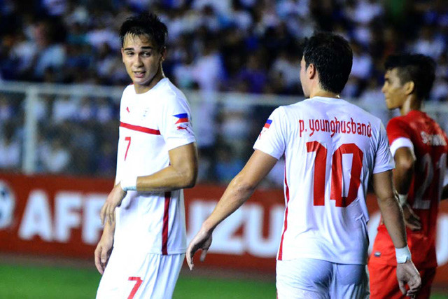Philip Younghusband (số 10) cứu Philippines khỏi trận thua trước Indonesia.