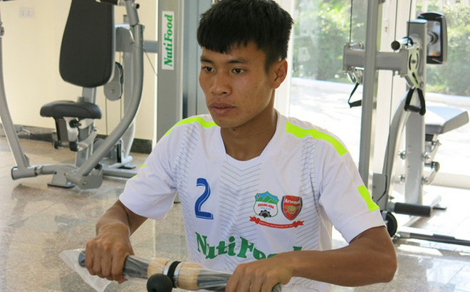 Lê Văn Sơn bất ngờ dính chấn thương.