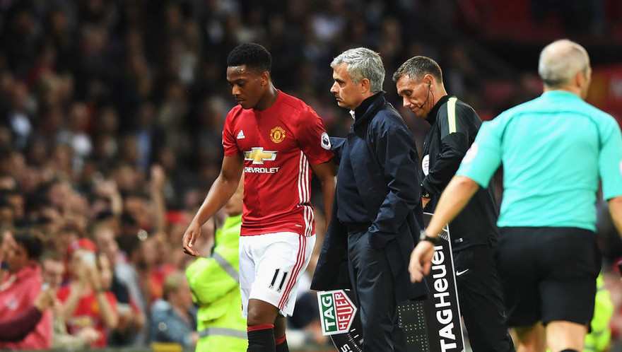 Mourinho sẵn sàng đẩy Martial lên ghế dự bị.