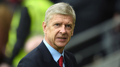 HLV Wenger thất vọng vì công tác trọng tài.