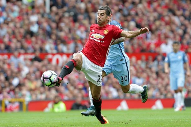 Mkhitaryan tiếp tục “mất tích” trong đội hình M.U.