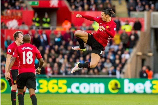 Ibra xác lập cột mốc đặc biệt cho Premier League.