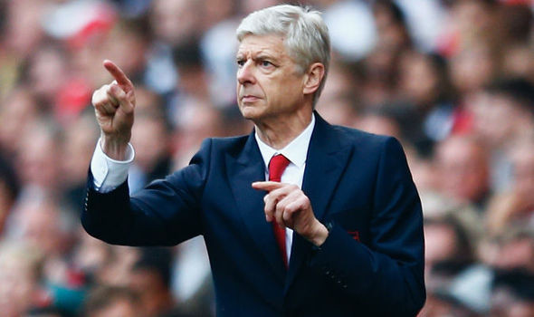 HLV Wenger tố Chelsea là CLB tham tiền.