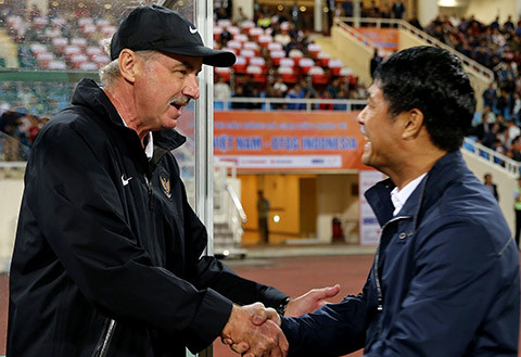 HLV Alfred Riedl đánh giá thấp hàng thủ của ĐT Việt Nam.