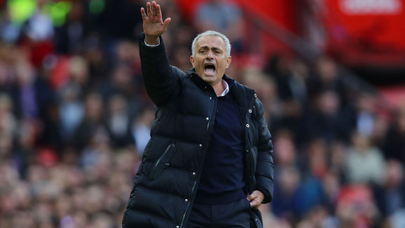 Mourinho đối mặt án phạt từ FA.