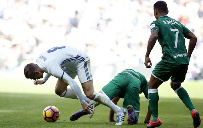 Toni Kroos nghỉ hết năm 2016 vì chấn thương.