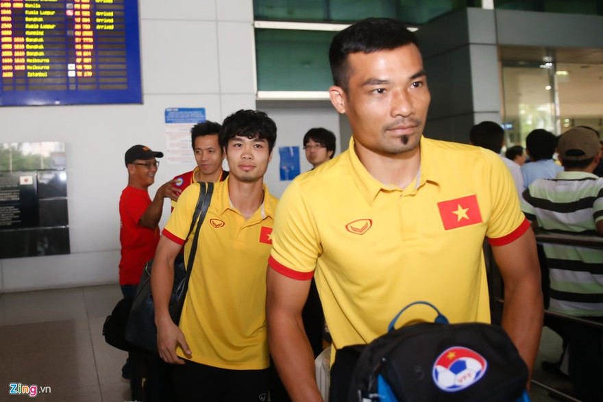 Đình Luật xin lỗi Công Phượng vì tấm thẻ đỏ của mình.