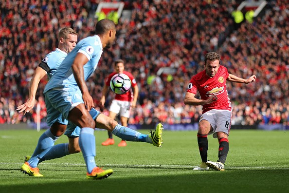 Chơi trên sân nhà lại có lợi thế dẫn bàn nhưng M.U không giành được chiến thắng trước Stoke.