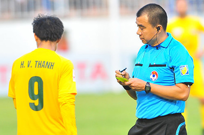 Trọng tài Phùng Đình Dũng sẽ xuống bắt tại giải Hạng Nhất trong mùa giải tới.