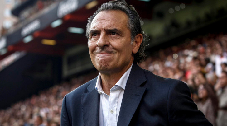HLV Cesare Prandelli bức xúc vì bị học trò ở Valencia phản bội.