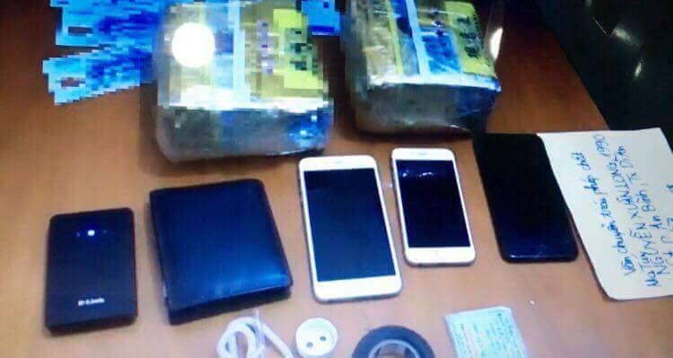 Nguỵ trang gần 2kg ma tuý trong hộp trà