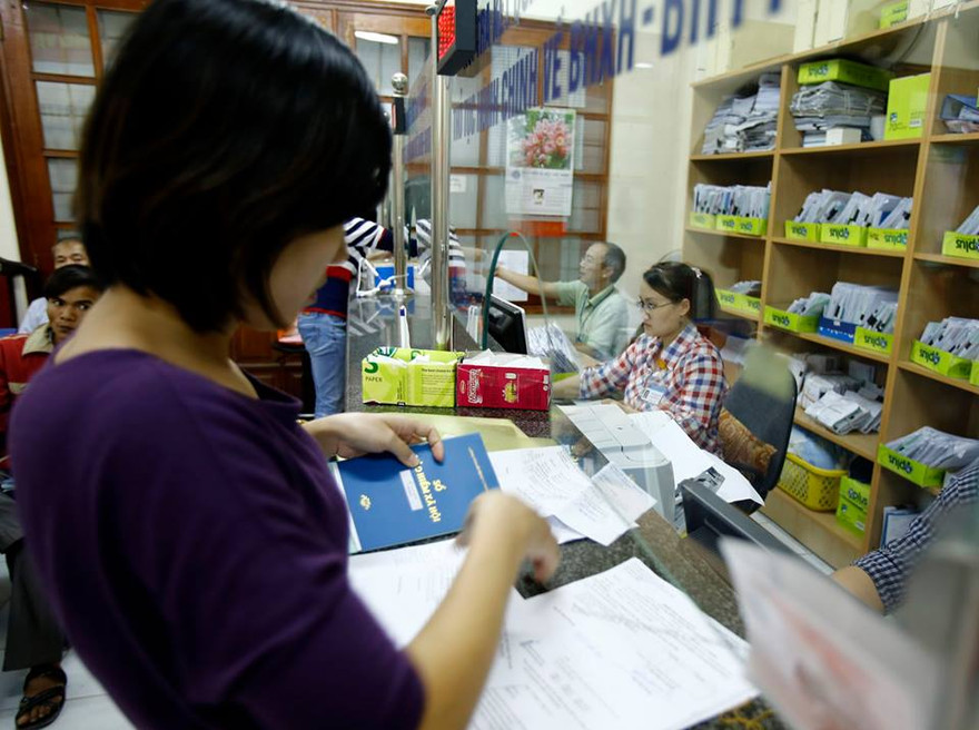 Lương ngành bảo hiểm bằng 1,8 lần công chức bình thường. Ảnh Như Ý