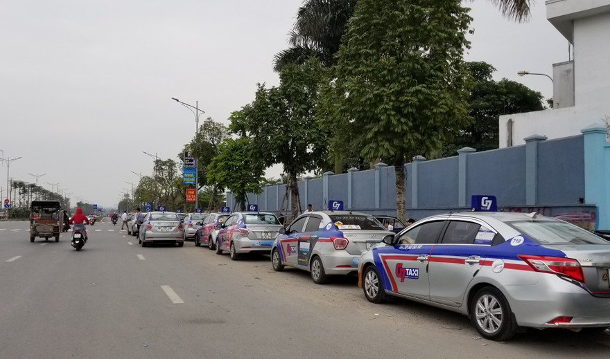 Từ nay, các doanh nghiệp taxi công nghệ sẽ phải đăng ký hoạt động vận tải và áp dụng điều kiện kinh doanh như taxi truyền thống, hoặc chỉ cung cấp phần mềm không được can thiệp vào hoạt động kinh doanh vận tải.