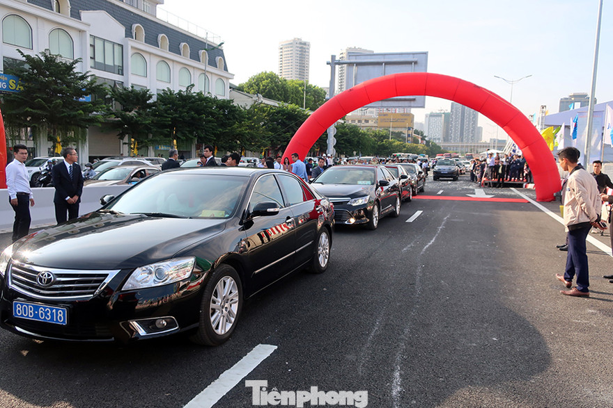 Đường vành đai 3 trên cao đoạn Mai Dịch - cầu Thăng Long chính thức khánh thành đưa vào sử dụng.