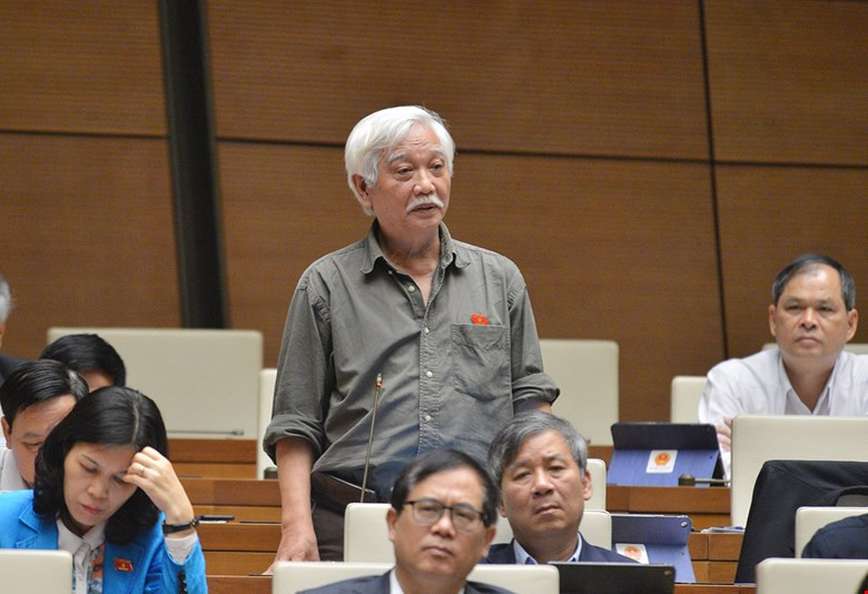 ĐBQH Dương Trung Quốc, một trong số các đại biểu là người ngoài Đảng ở nhiệm kỳ XIV