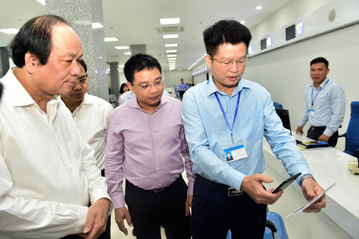 “Quyết liệt, kịp thời, hiệu quả, thực chất” là 8 chữ Thủ tướng dành tặng cho Tổ công tác của Thủ tướng Chính phủ. Ảnh VGP