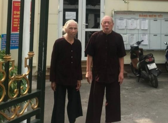 Vợ chồng ông Hợp