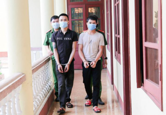 Bắt 3 đối tượng ném bom xăng vào nhà cán bộ công an