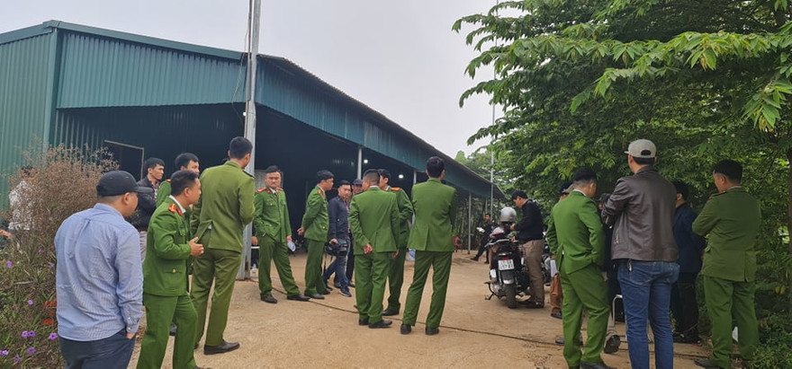 Cảnh sát bao vây lán, trại của nhóm đối tượng có dấu hiệu bảo kê "cát tặc"