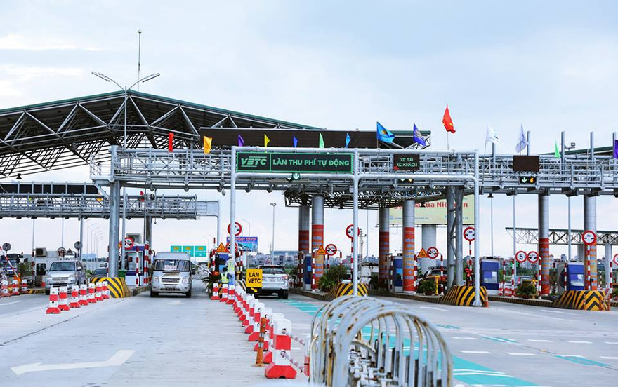 Nhà đầu tư BOT lo lại chậm tiến độ triển khai thu phí tự động, khi tới nay Tổng cục Đường bộ vẫn chưa chọn xong nhà đầu tư cung cấp dịch vụ giai đoạn 2.