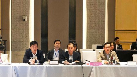 Thứ trưởng Bộ Ngoại giao Việt Nam Nguyễn Quốc Dung ( giữa) tham gia các phiên họp trù bị chuẩn bị cho Hội nghị cấp cao ASEAN lần thứ 33. Nguồn: BNG