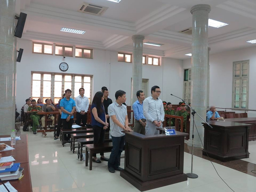 Các bị cáo tại phiên toà diễn ra ngày 15/10