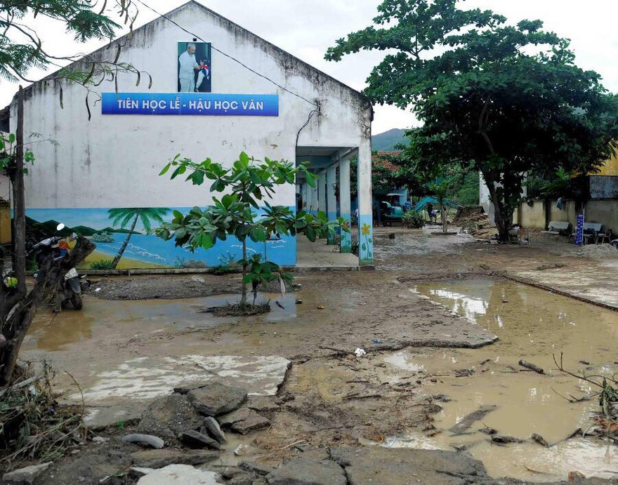 Trường Tiểu học Phước Đồng- nơi có một em học sinh lớp 4 tử vong do lũ