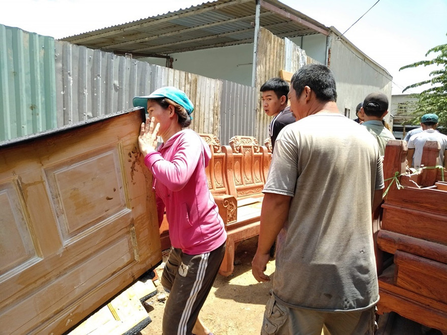 Lửa 'ghé thăm', xưởng gỗ 500m2 bị thiêu rụi 