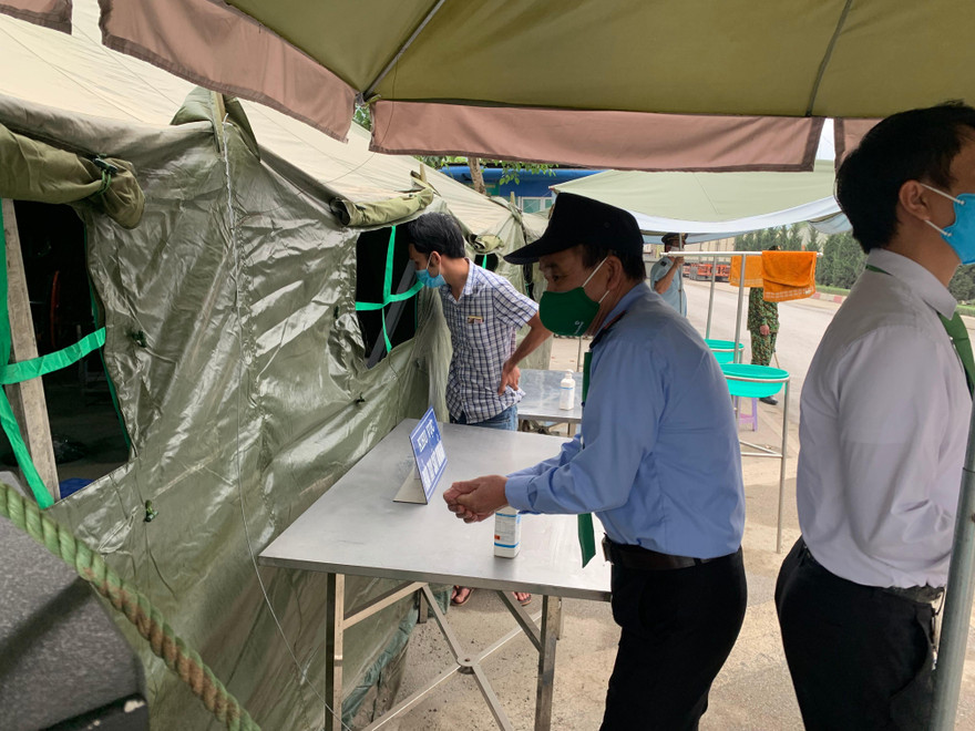 Công tác phòng chống dịch COVID-19 tại cửa khẩu quốc tế Hữu Nghị được tăng cường .Ảnh: Duy Chiến 