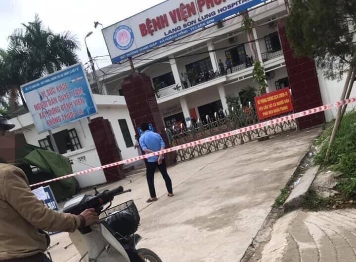 Sau khi có thông báo ca bệnh COVID-19 từ Bệnh viện đa khoa Lạng Sơn, toàn bộ Bệnh viện phổi Lạng Sơn bị phong tỏa nghiêm ngặt .Ảnh: TL