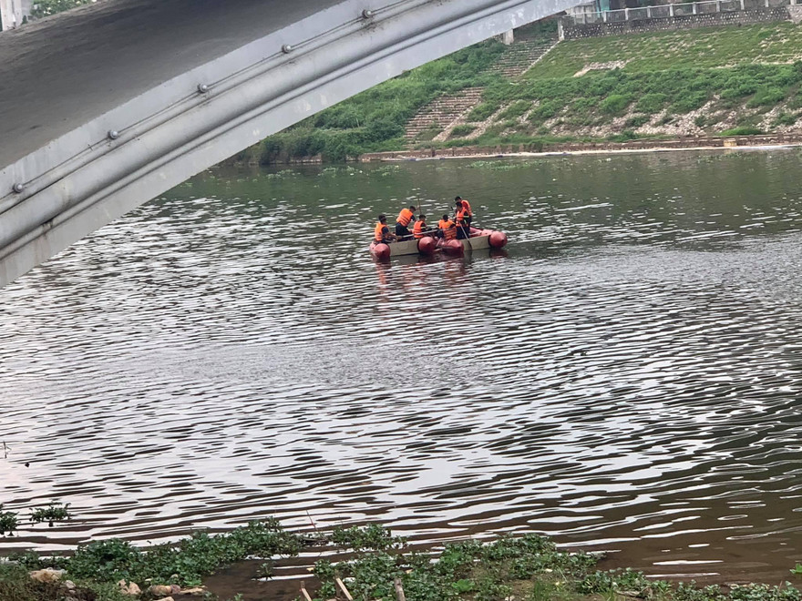 Nơi phát hiện thi thể anh A ở giữa sông Kỳ Cùng .Ảnh: Duy Chiến 