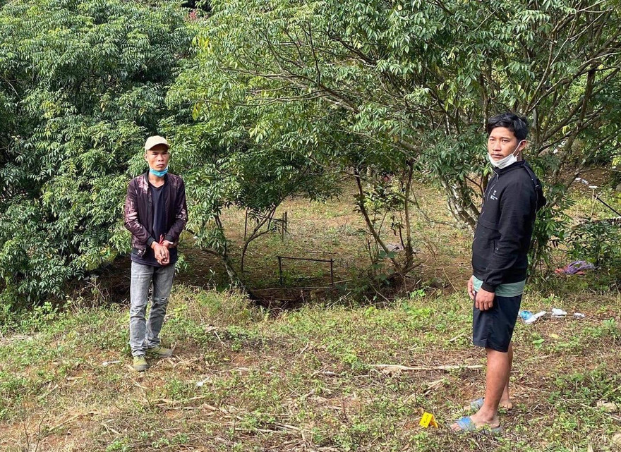 Đối tượng Võ và Oai tại khu vực trấn lột tiền của các lái xe đường dài, khu vực phi thuế quan cửa khẩu Tân Thanh -Ảnh: Duy Chiến