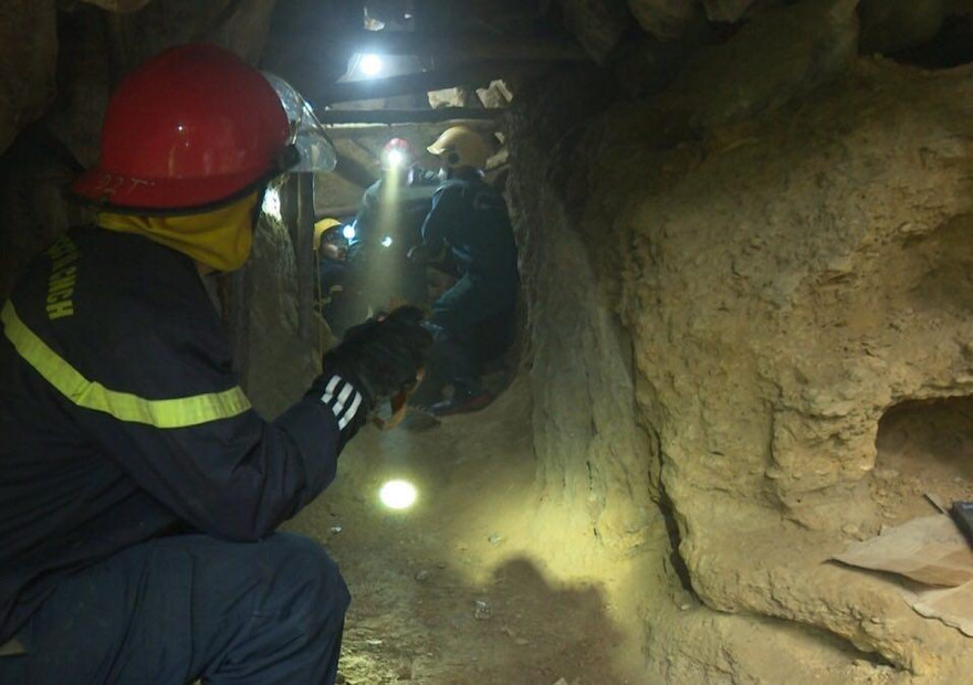 Lực lượng cứu hộ đã nỗ lực, cố gắng tìm kiếm, cứu hộ 2 nạn nhân nhưng bất thành. Ảnh: BK