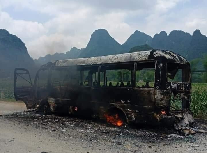 Hiện trường vụ cháy xe buýt . Ảnh: TL