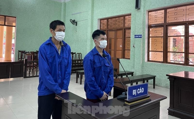 Hai bị cáo Mã Kim Tinh và Triệu Văn Xuyên ra tòa lĩnh án .Ảnh: TL