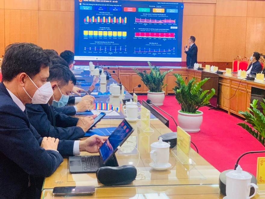 Trung tâm thông tin chỉ đạo, điều hành UBND tỉnh Lạng Sơn được xem như "bộ não số" của địa phương - Ảnh: Duy Chiến 