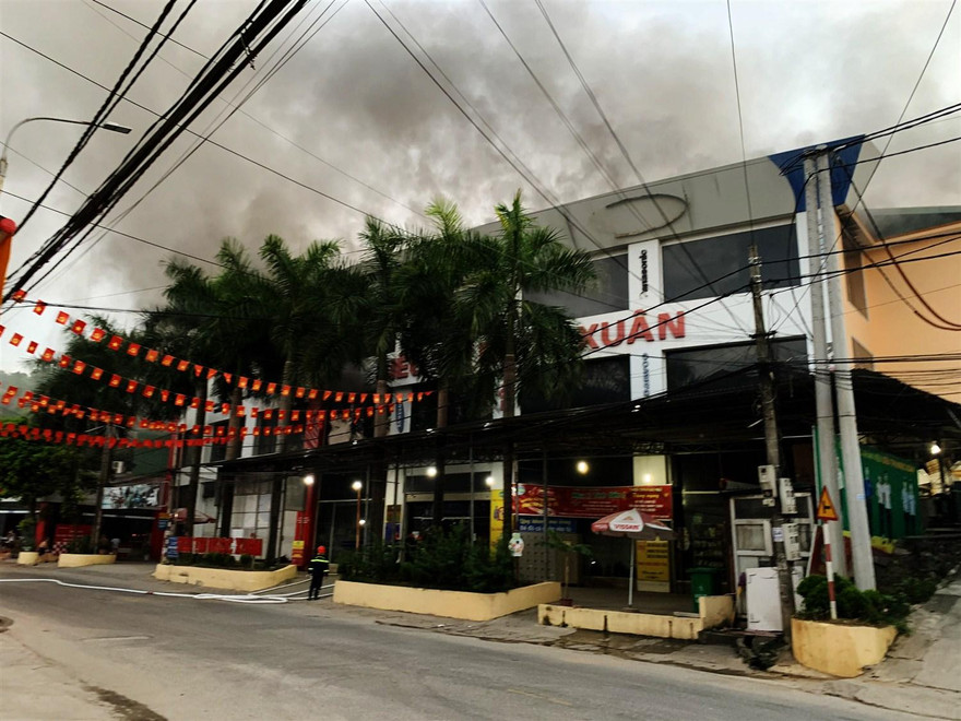 Hiện trường vụ cháy siêu thị Ngọc Xuân- siêu thị lớn nhất ở thành phố Cao Bằng - Ảnh: H. Thiện 