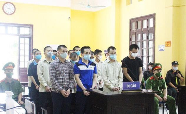 Các bị cáo ra tòa lĩnh án gần 130 năm tù -Ảnh: M.K