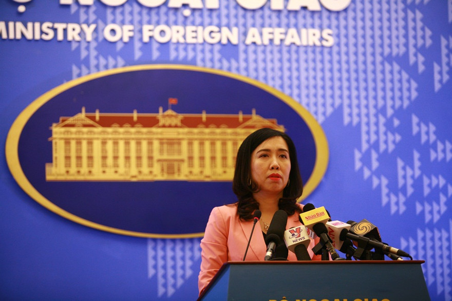 Người Phát ngôn Lê Thị Thu Hằng nhấn mạnh, Việt Nam kiên quyết phản đối việc Trung Quốc đưa vào sử dụng các trạm quan trắc trên một số cấu trúc ở quần đảo Trường Sa,